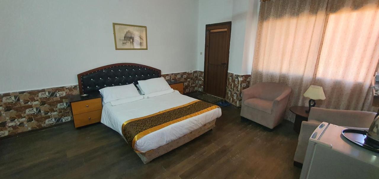 Crystal Hotel فندق كريستال ナーブルス エクステリア 写真